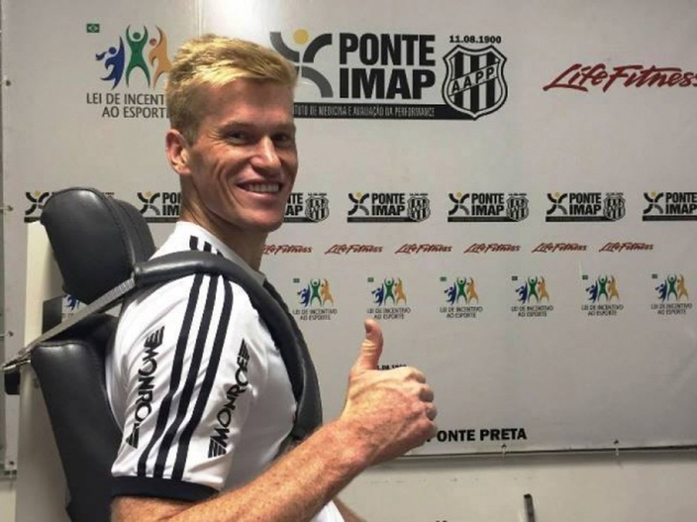 Douglas Grolli, jogador da Ponte Preta, é a primeira das novas assinaturas. PontePreta