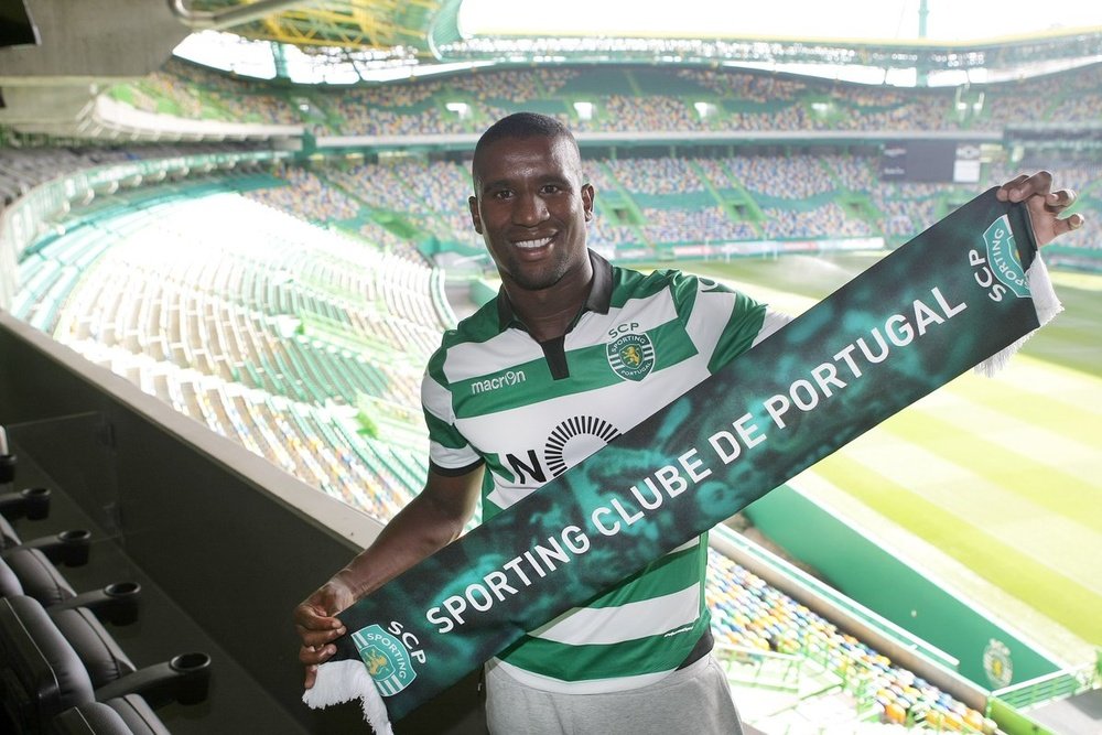 Douglas Teixeira posa con los colores del Sporting de Lisboa. SportingCP