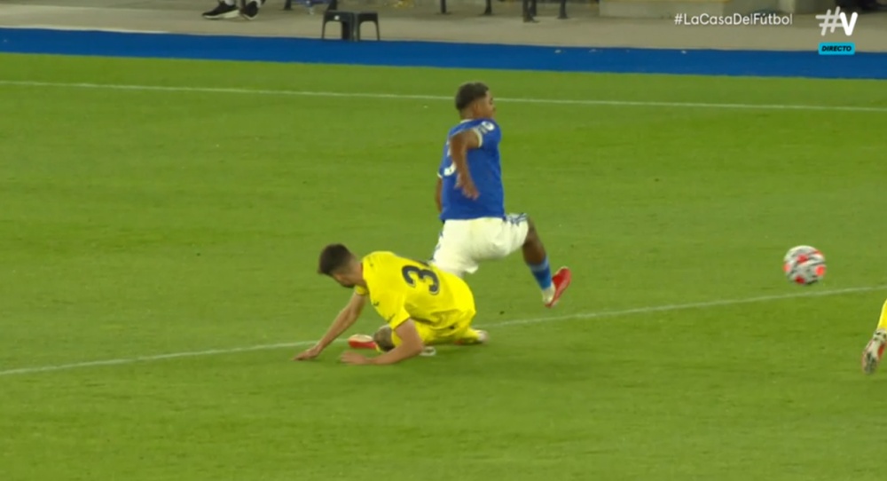 Fofana se marchó en camilla del terreno de juego. Captura/Vamos
