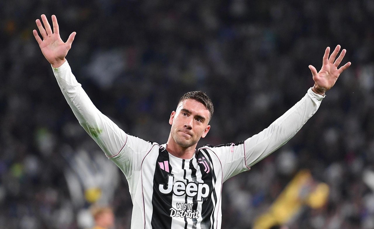 Il nuovo direttore tecnico della Juventus, François Modesto, ha parlato in conferenza stampa delle ambizioni stagionali del club e dei casi più delicati.