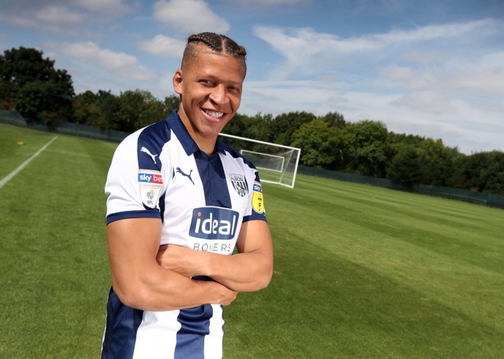 El delantero llega cedido al WBA. Twitter/WBA