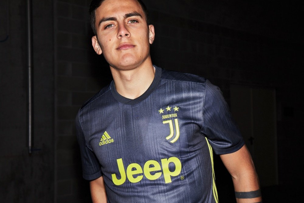 Dybala shows off the new recycled ocean plastic shirt for the new season. Juventus