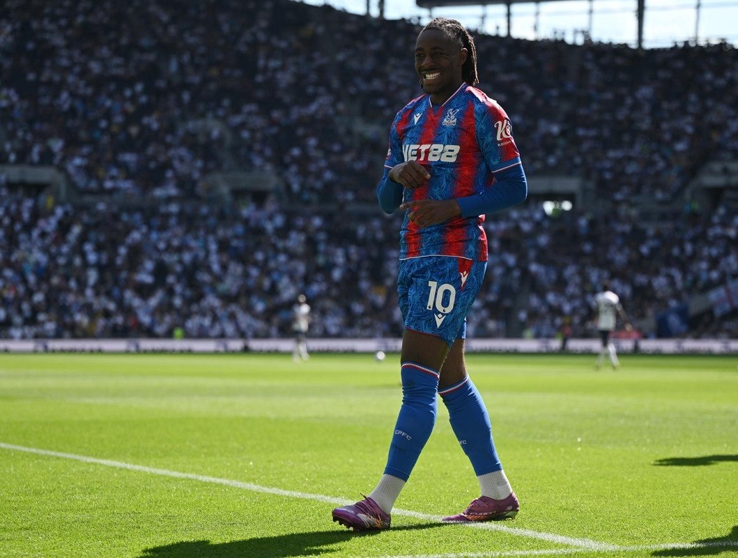 Tottenham step up talks for Eze with Champions League offer