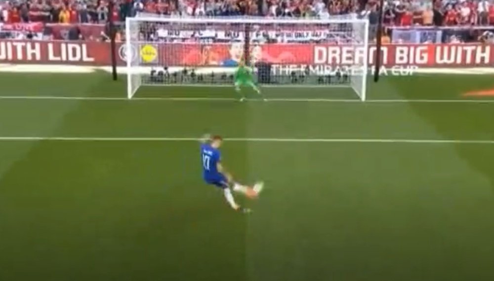 Hazard broke the deadlock at Wembley. Captura/BBCSport