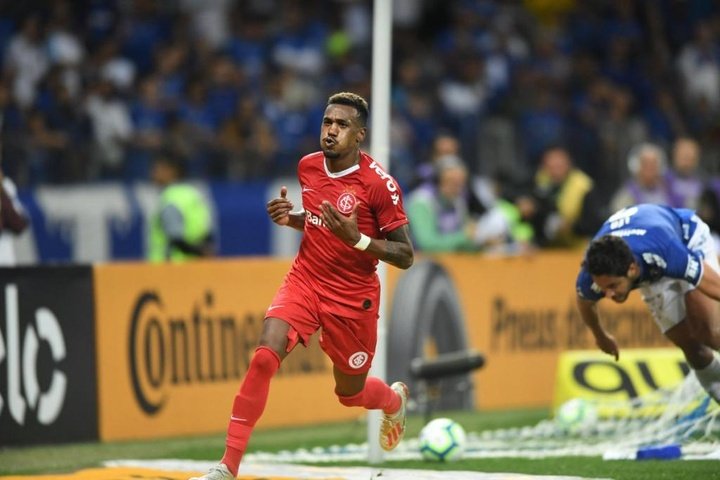 Edenílson acusa Rafael Ramos de racismo durante jogo. EFE