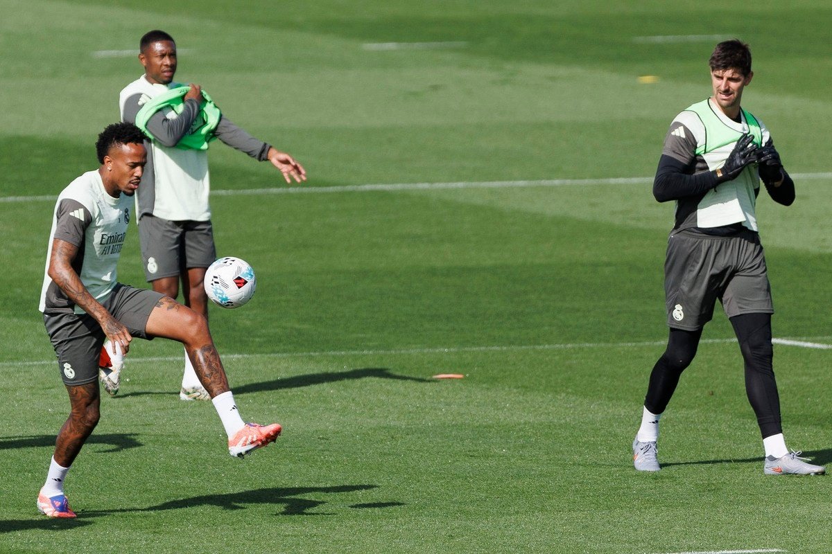 El regreso de Alaba, principal novedad de la lista del Madrid para Vallecas