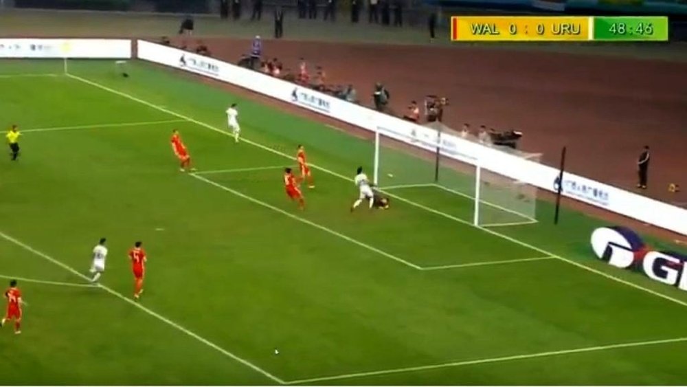 Cavani puso el primero de Uruguay en el marcador. Captura/Youtube