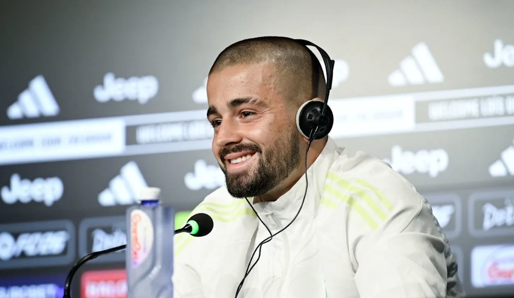 Zhegrova introduced. JuventusFC