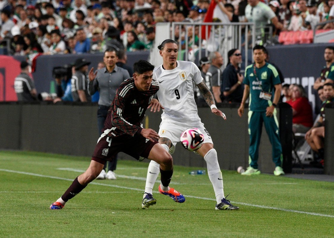 Edson Álvarez, fuera de la Copa América por un desgarro