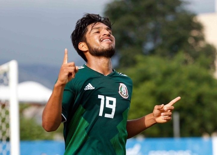 Un 'hat trick' de Aguirre mete a México en la final