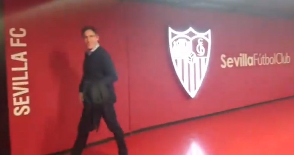 Berizzo volvió al vestuario del Sevilla. Captura/SevillaFC