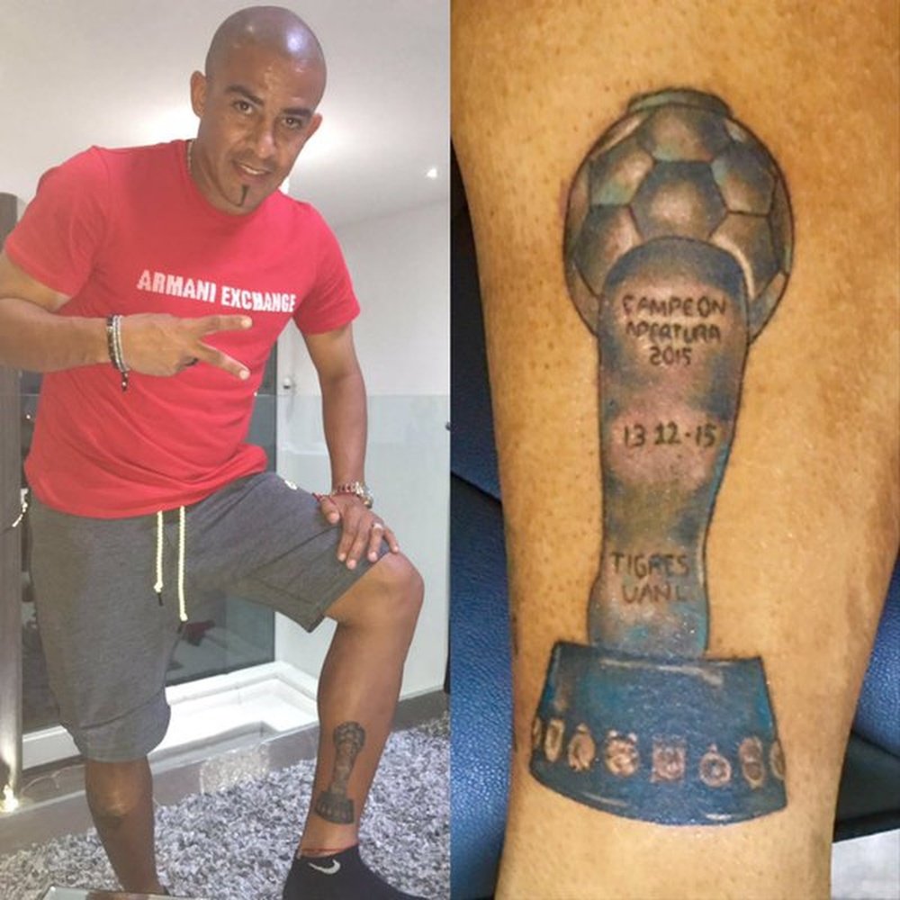 Egidio Arévalo Ríos posa con su flamante tatuaje de campeón del Apertura mexicano. Twitter