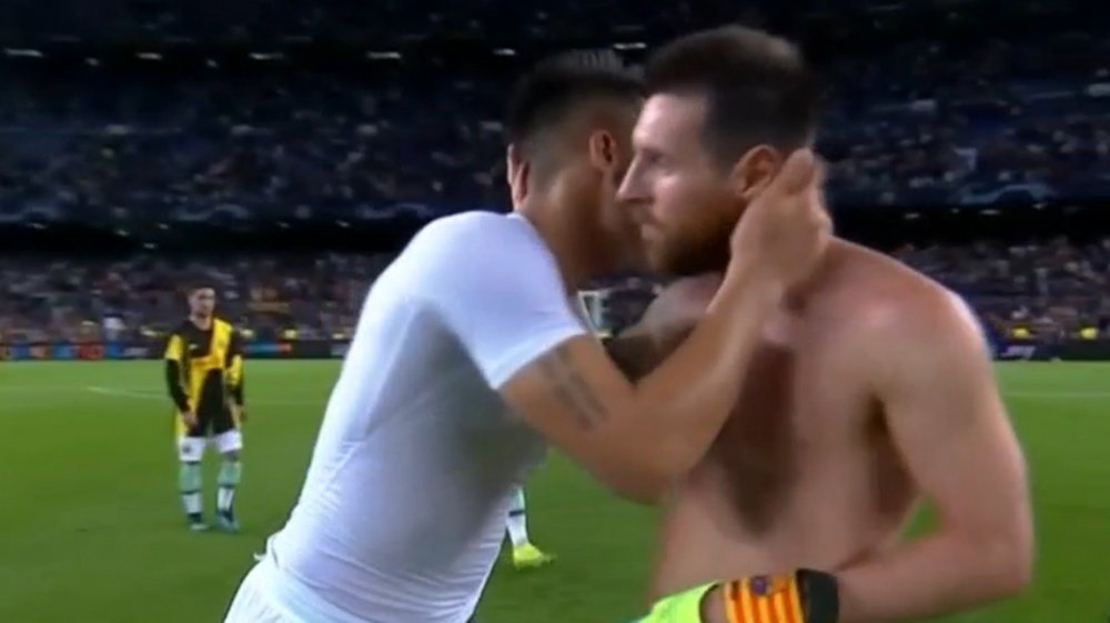 Messi et Lautaro Martínez se sont salué. Capture/Movistar+