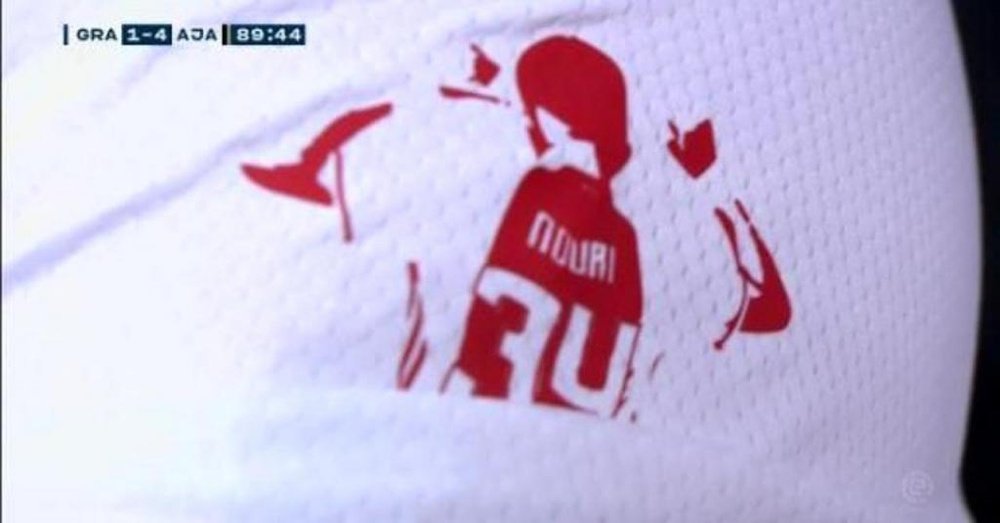 El Ajax le dedicó su título número 34 a Abdelhak Nouri. Captura/FoxSports