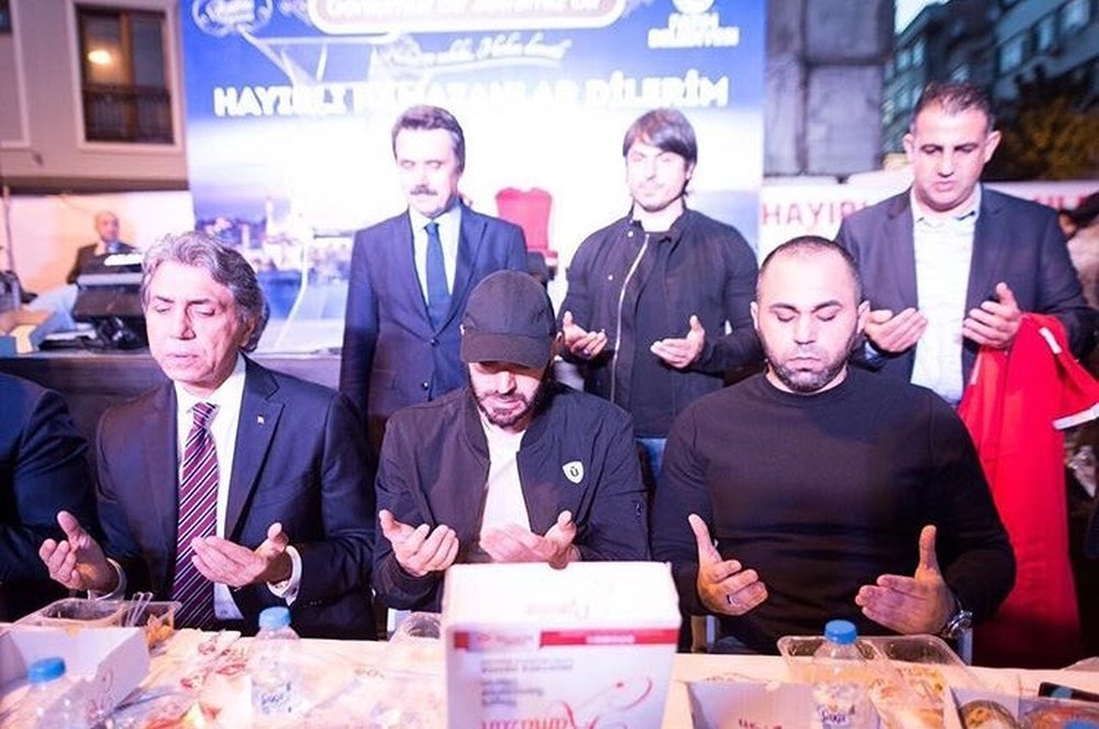Benzema celebra el Ramadán en Turquía. Twitter