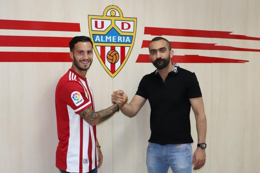 El Almería anunció las incorporaciones de Lazo y Jonathan Silva. UDAlmería