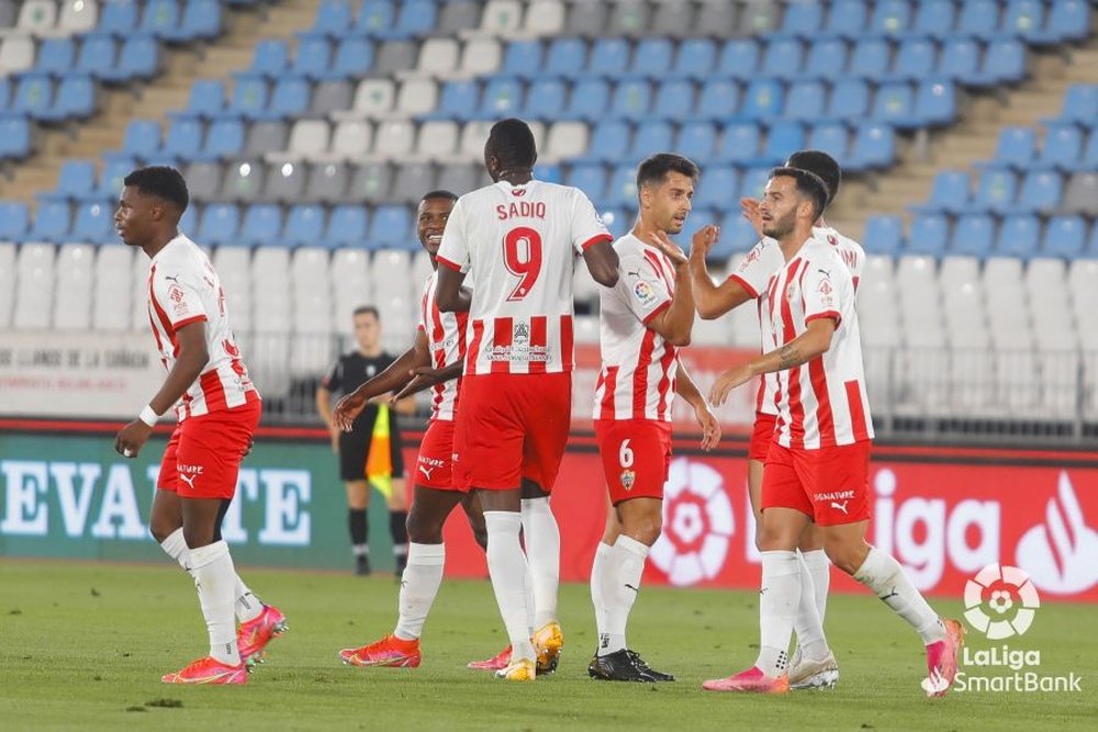 El Almería amarra el 'play off' y mete en problemas al Logroñés. LaLiga