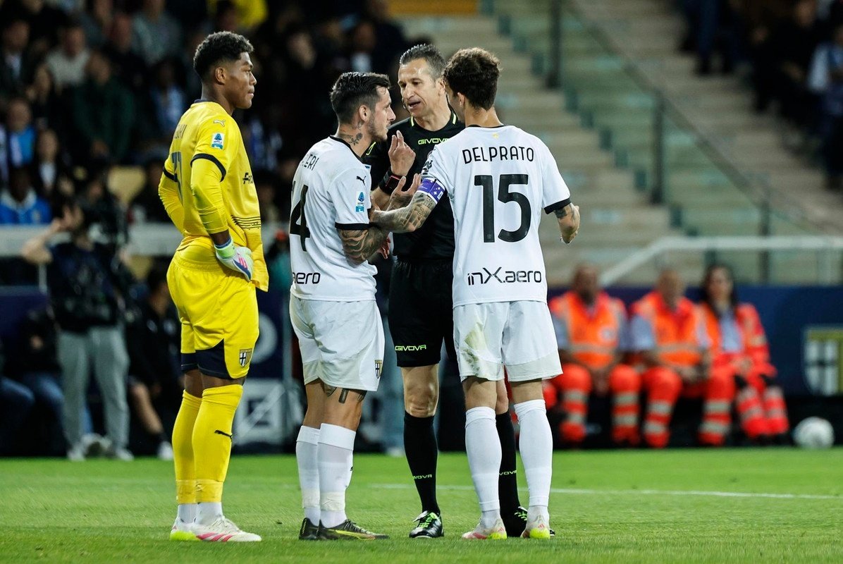 La Serie A 2025-26 prende il via con la prima giornata di campionato: la Lega ha ufficializzato le designazioni arbitrali, con partite che si disputeranno da sabato a lunedì.