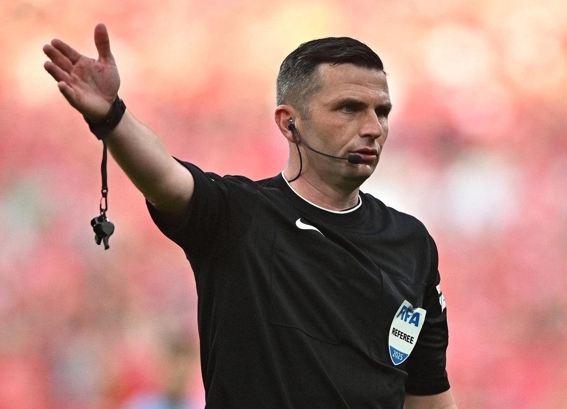 Michael Oliver dirigirá el España-Francia. EFE