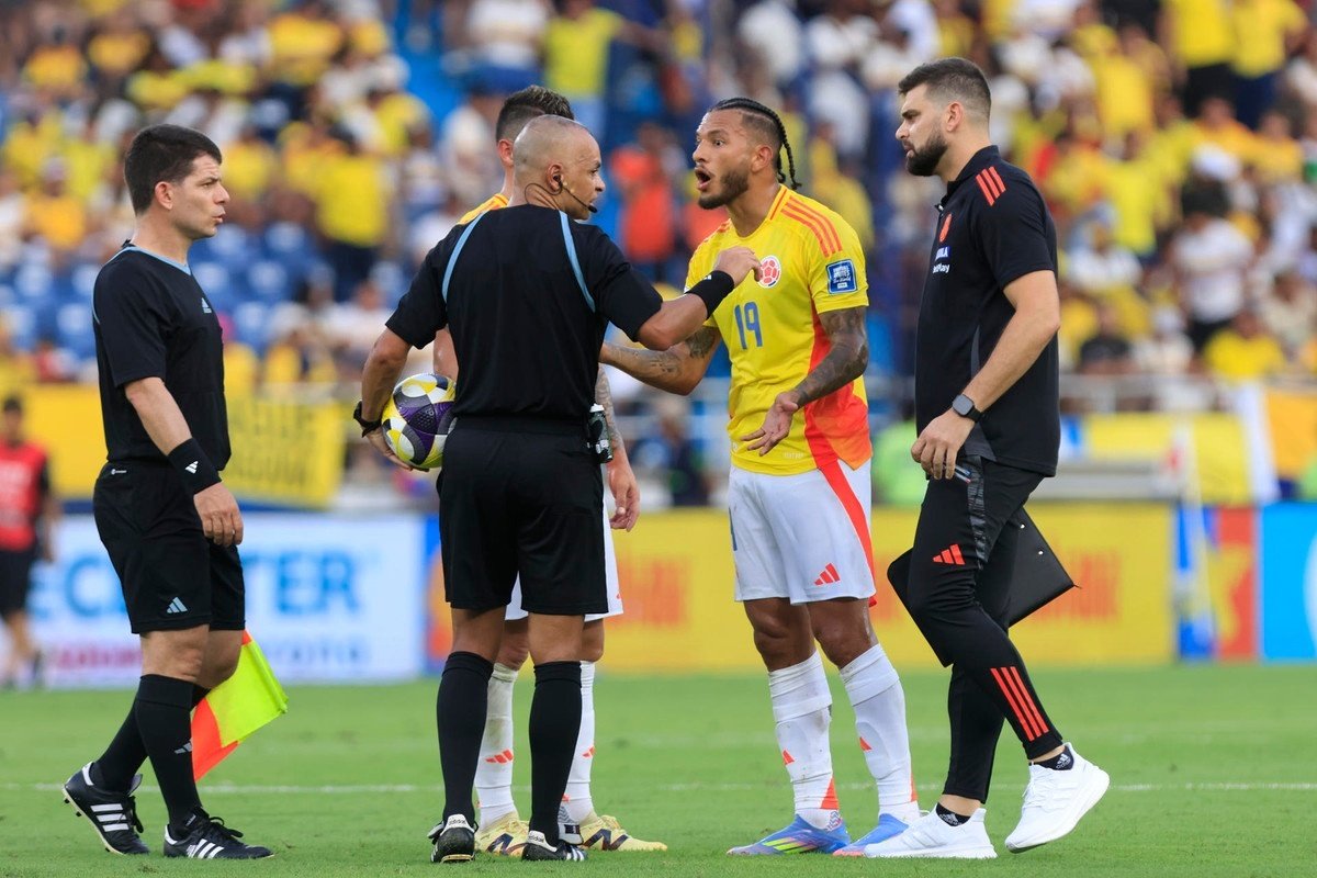 El Almería ha diseñado un plan especial para que Luis Suárez, el máximo goleador de Segunda División, llegue a tiempo a la vuelta de la semifinal del 'play off' contra el Real Oviedo tras jugar con la Selección de Colombia.