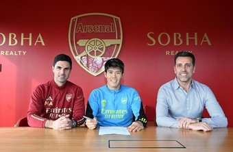 Takehiro Tomiyasu ha firmado un nuevo contrato con el Arsenal. El anterior finalizaba en 2025, pero ahora está ligado a los 'gunners' hasta 2026. Además, tendrá la opción de extenderlo hasta 2027.