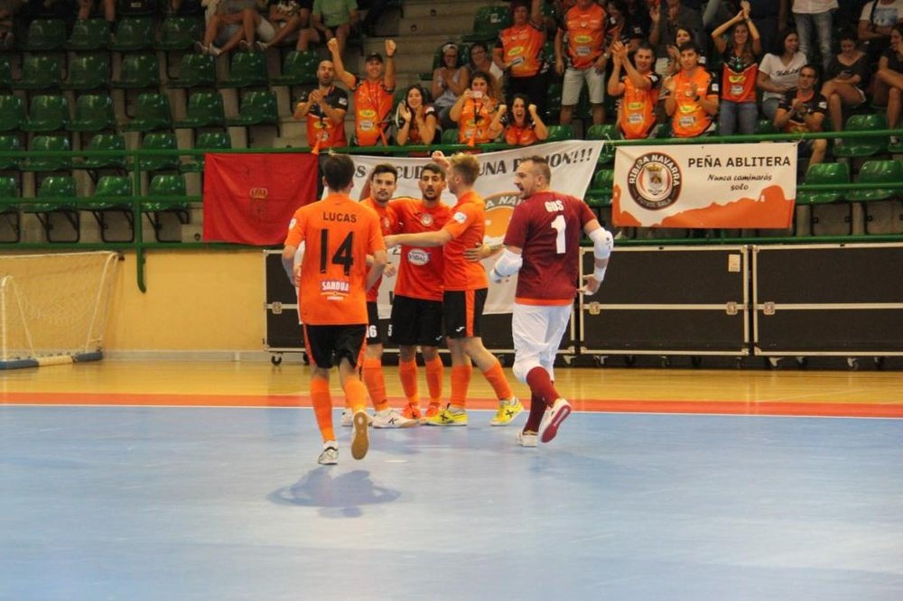 El Aspil Vidal Rivera Navarra goleó por 0-7 al Segovia. Twitter/RiberaNavarraFS