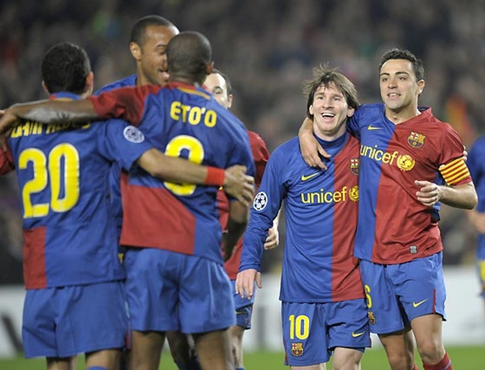 Messi e Xavi, os jogadores que mais disputaram partidas pelo Barcelona. EFE/AFP