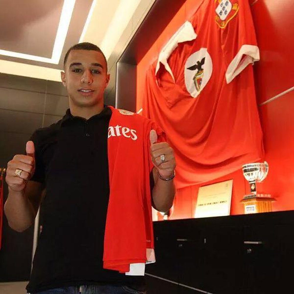 El Benfica anunció el fichaje del joven delantero holandés Bilal Ould-Chikh. Twitter