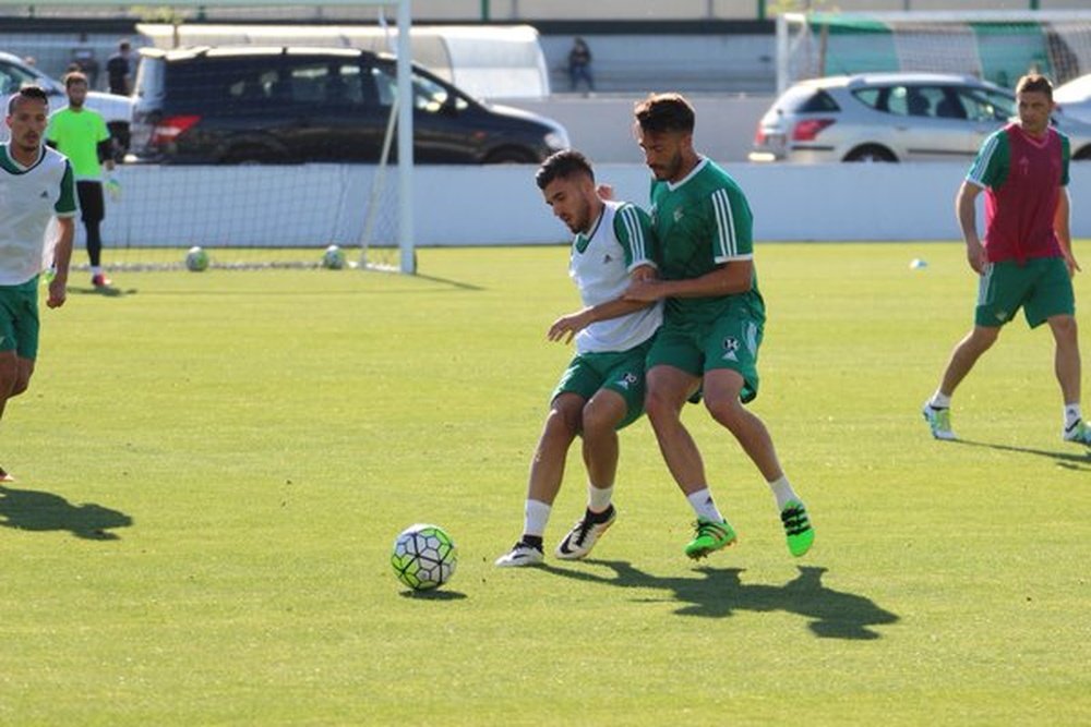 Mandi y Piccini han sido las novedades del entrenamiento del Real Betis. RealBetis