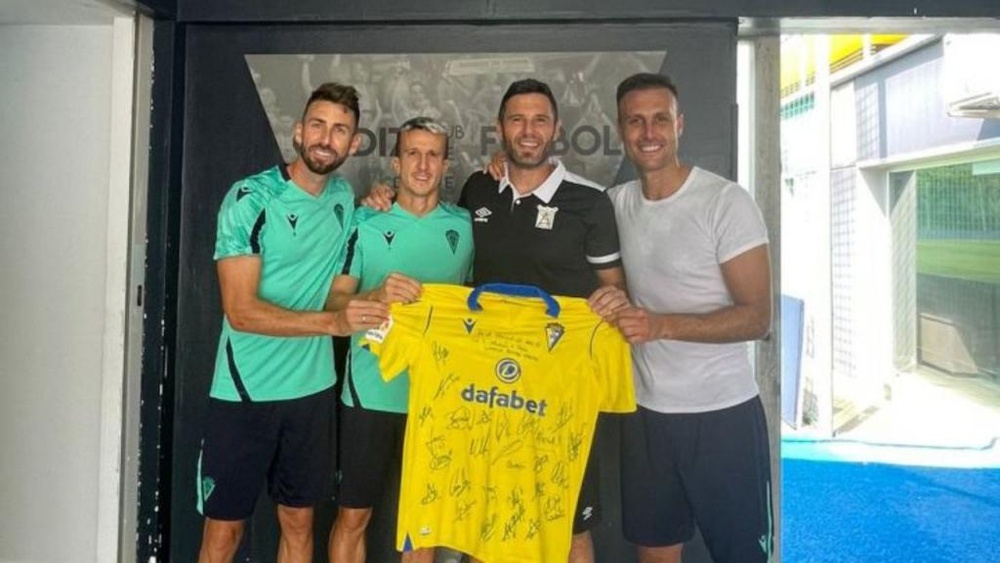 Diego Cervero ayudó a David Gil con un percance. Cádiz_CF