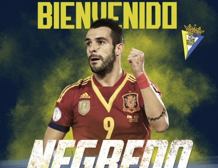 OFICIAL: Negredo, nuevo jugador del Cádiz