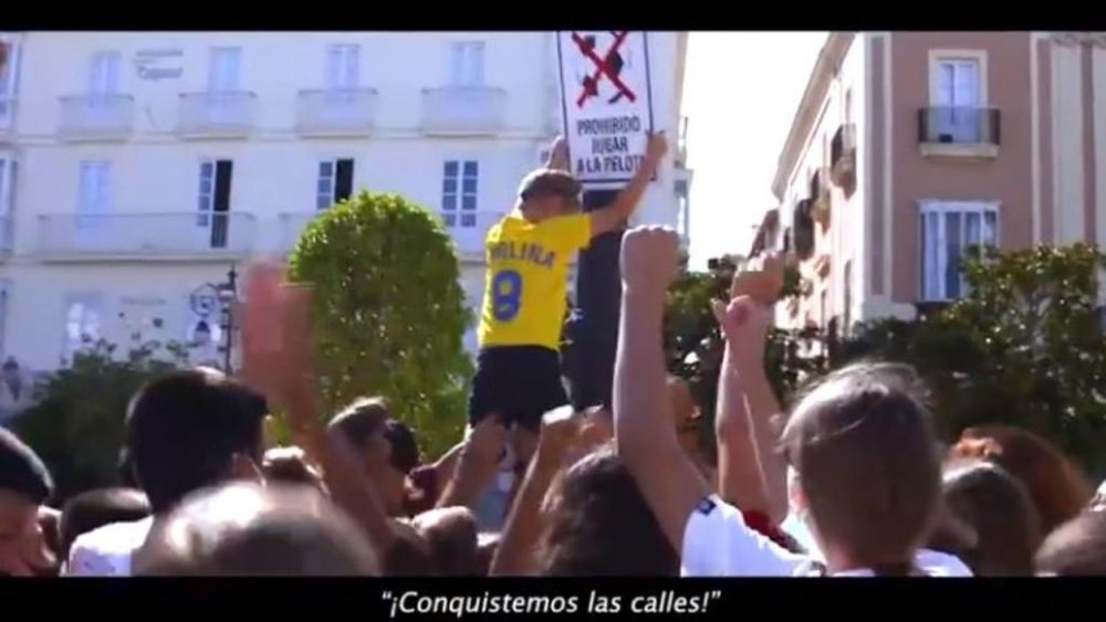 El Cádiz presenta su campaña de abonados reivindicando el fútbol callejero. Captura/Twitter/Cadiz_CF