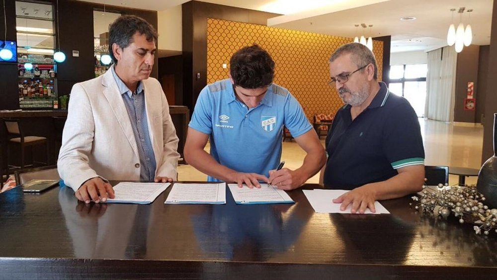 Lamas firmó contrato hasta junio de 2019. AtléticoTucumán