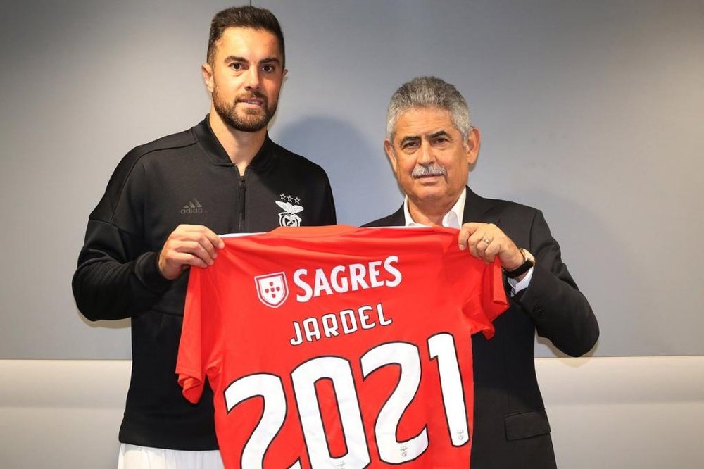 central brasileño Jardel, en el acto de presentación de renovación hasta 2021. SLBenfica