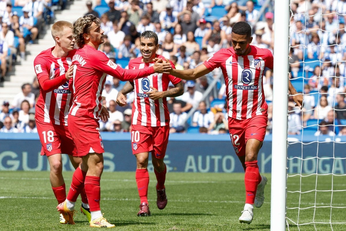 El Atlético se impuso por 0-2 con goles de Lino y Reinildo. EFE
