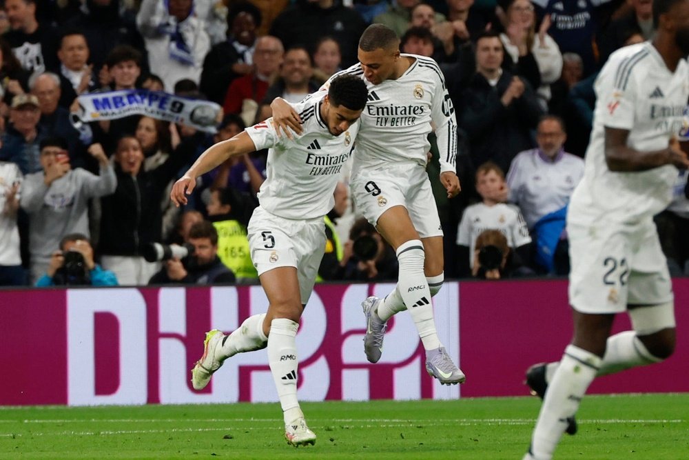 Bellingham e Mbappé celebram seus gols. EFE