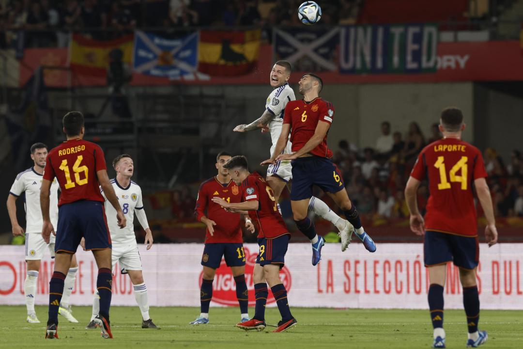 España, contra Escocia