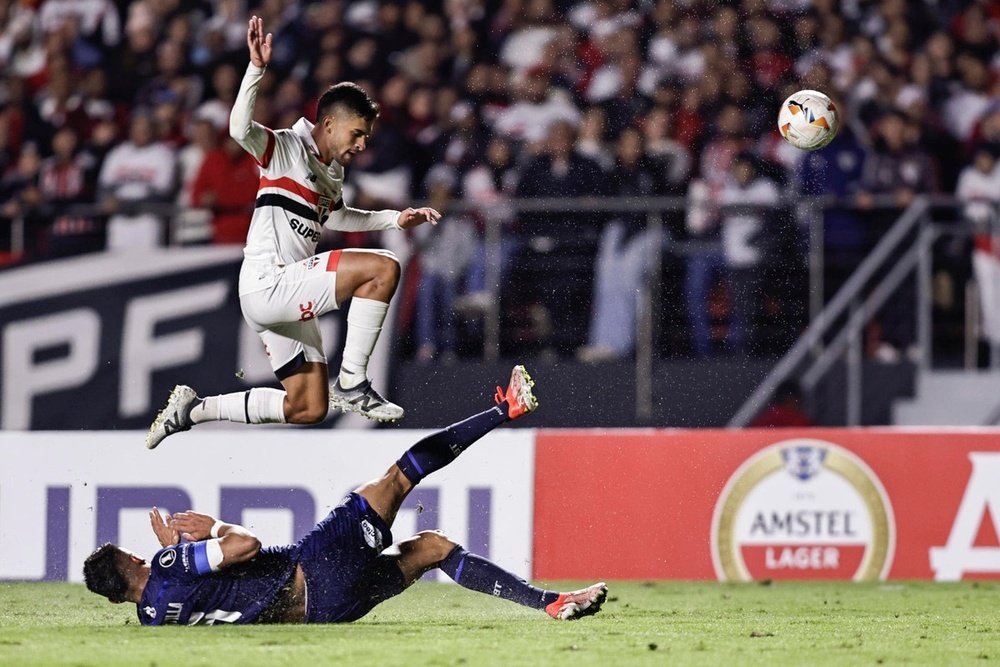 Rodrigo Nestor, com a camisa do Tricolor Paulista, na partida contra o Talleres. EFE