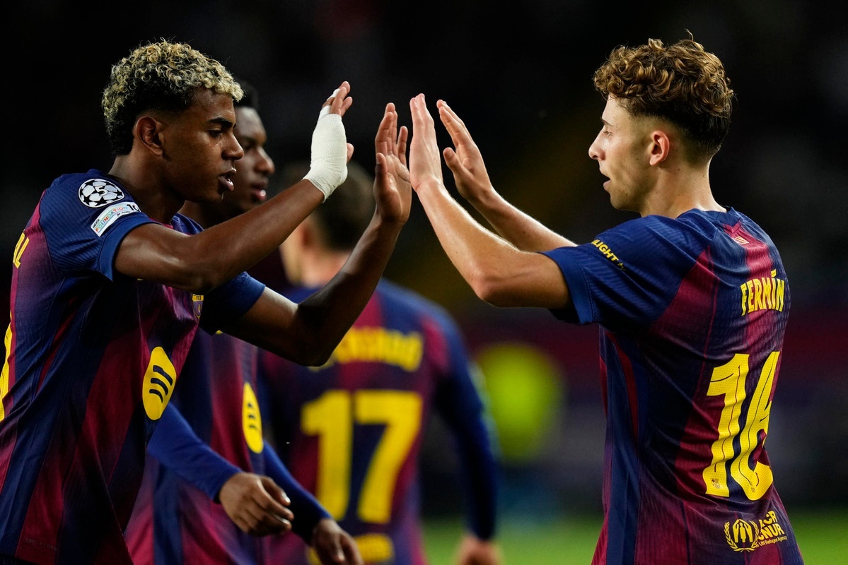 Lopez, Rashford inspire Barca rout of Olympiacos