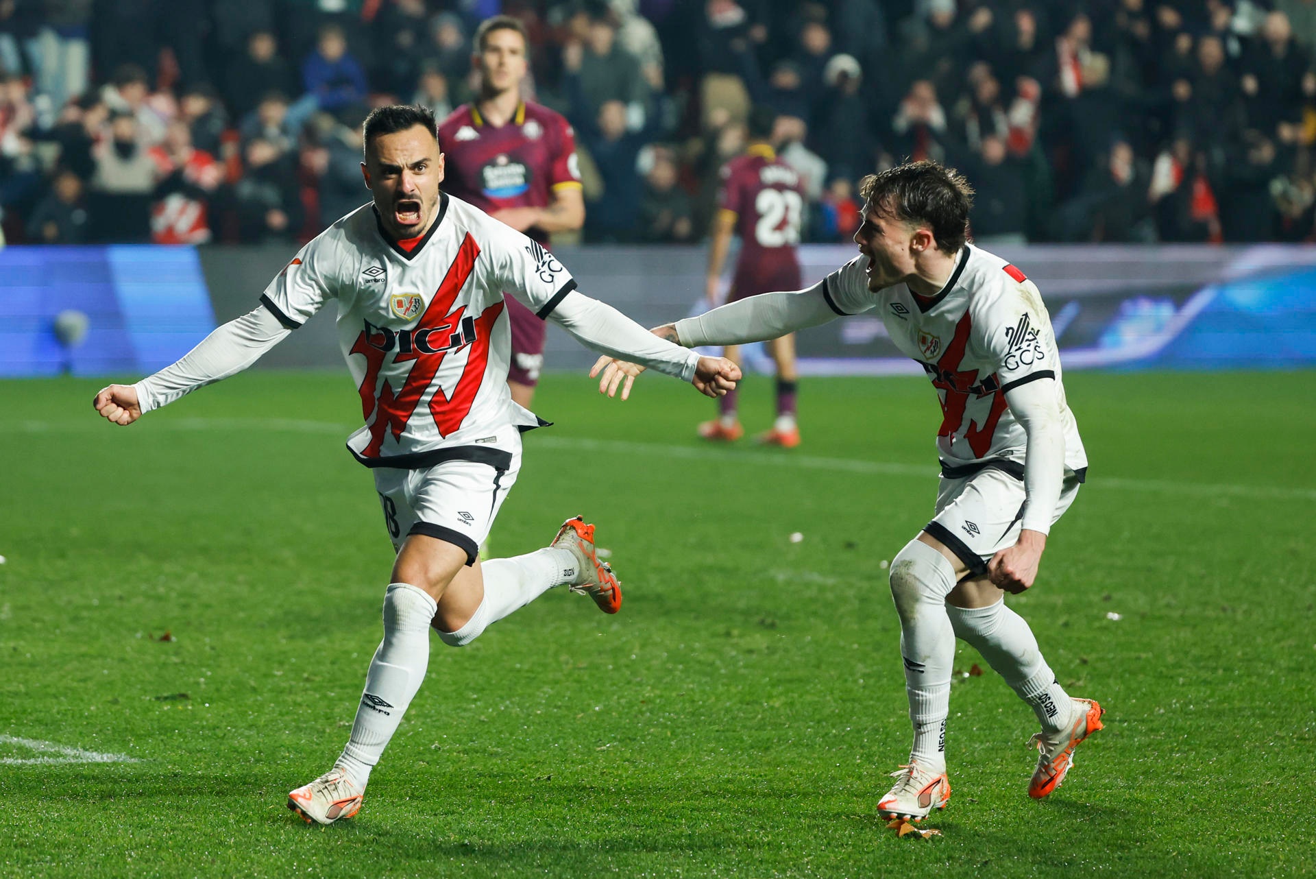 El Rayo Vallecano venció al Valladolid por 1-0. EFE