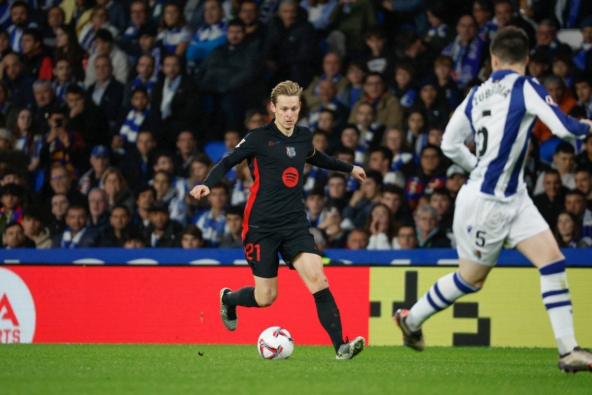 Barca consider €80m release clause in De Jong's new contract