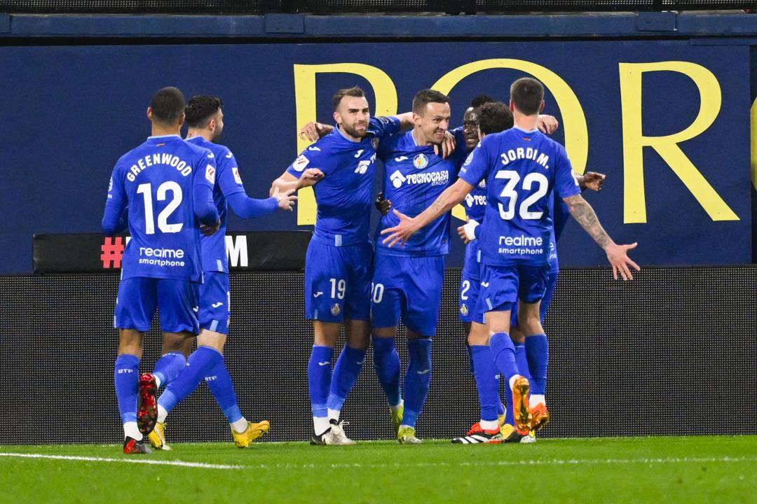 Los jugadores del Getafe celebran el gol de Maksimovic