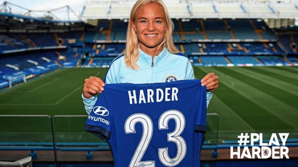 Harder, nueva jugadora del Chelsea. Twitter/ChelseaFCW