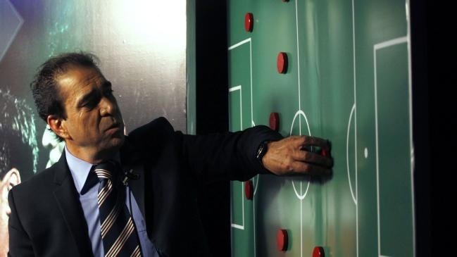 El comentarista deportivo, entrenador y ex futbolista chileno Eduardo Bonvallet. Twitter