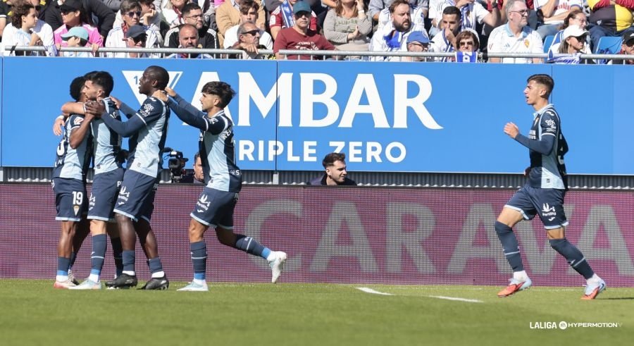 El Córdoba coge aire y al Zaragoza se lo lleva el viento