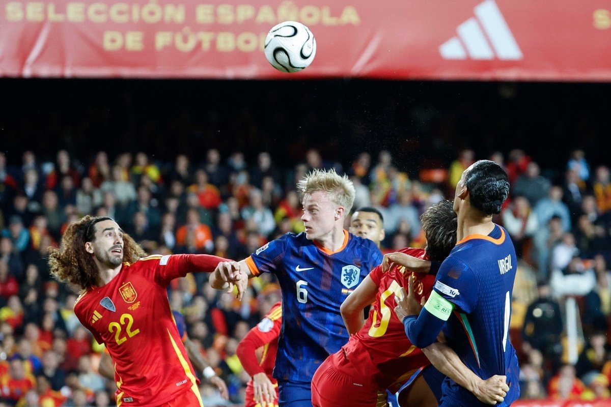 Cucurella recordó que España nunca pierde el espíritu de equipo