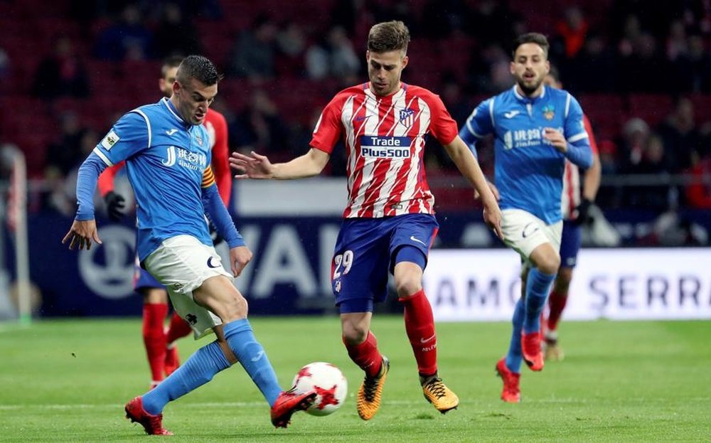 Sergi se perderá el derbi del filial del Atlético por su convocatoria ante el Villarreal. EFE