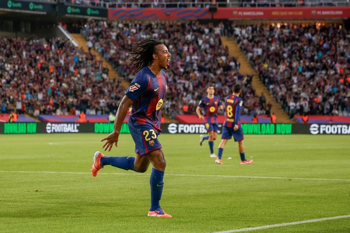 Neste domingo, Barcelona e Real Sociedad se enfrentaram pela sétima rodada da LaLiga 2025-26. Com gols de Koundé e Lewandowski, os culés viraram o placar e assumiram a liderança do campeonato espanhol.