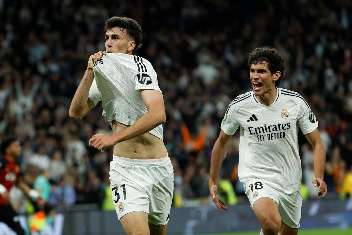 Jacobo obra el milagro para alargar la Liga por un día
