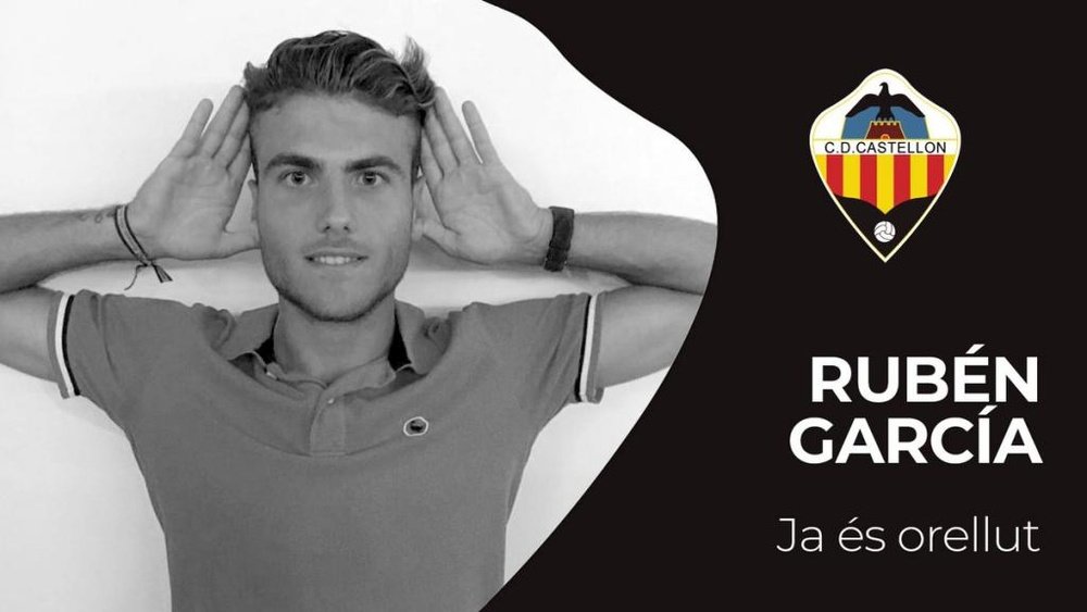 Rubén García firmó su contrato con el Castellón. Twitter/CDCastellón